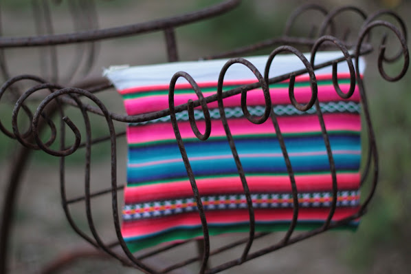 DIY turn a table placemat into a large clutch purse