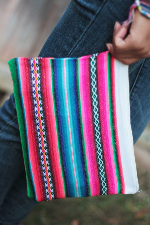 DIY turn a table placemat into a large clutch purse